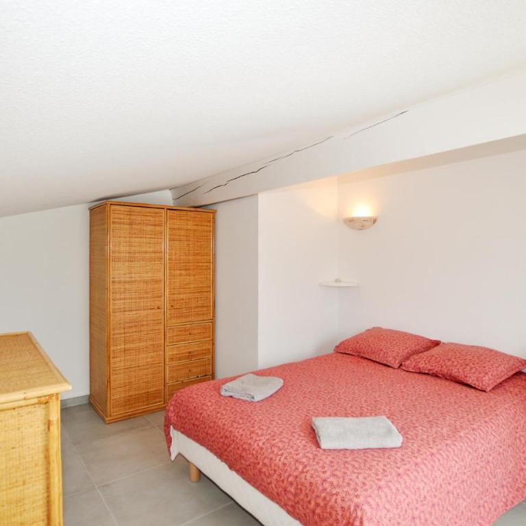 Cozy Apartment In Saint-Cyprien - Appartement 3 Chambres - 25