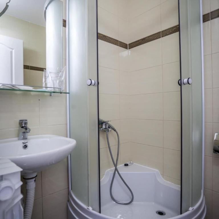 Hotel BOB - Dvokrevetna Soba sa Bračnim Krevetom - 9