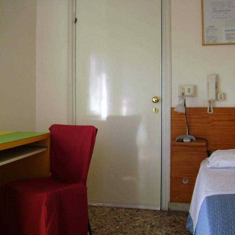 Albergo Moderno - Camera Singola con Bagno Privato - 1