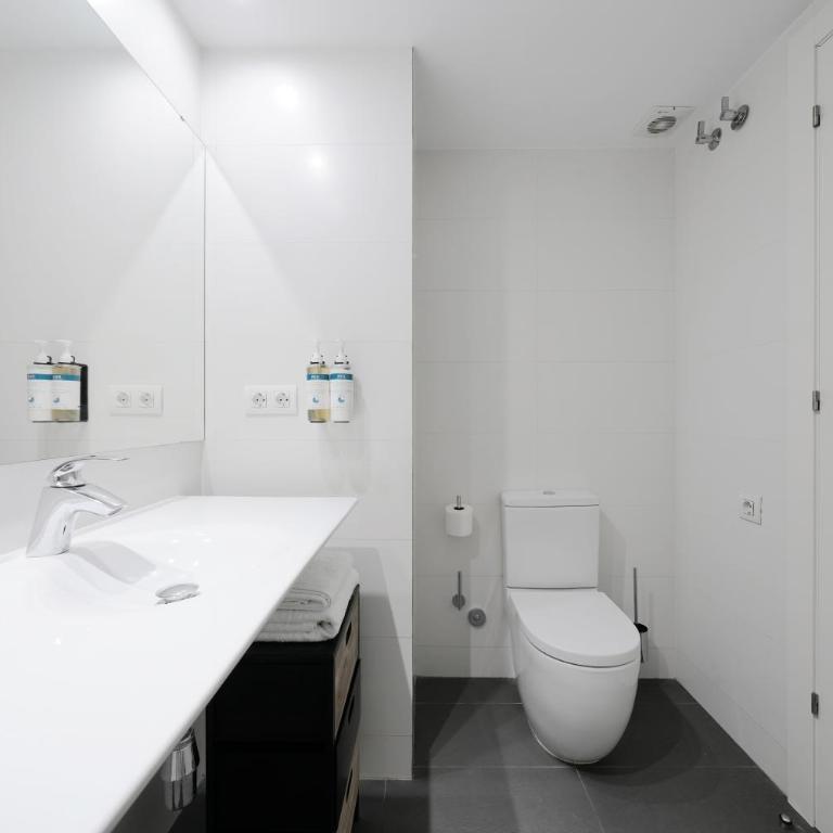 Numa Barcelona Colmena - Large 2 Bedroom Apartment with Balcony and Sofa Bed - 6