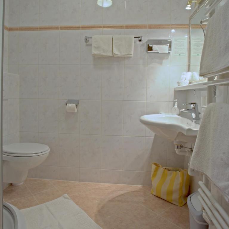 Hotel Maria Theresia - Classic Doppelzimmer mit Balkon - 6