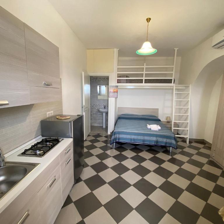 LIPARI by the Port (A) - (Holiday Housing) - Appartamento Monolocale con Vista Mare - 16