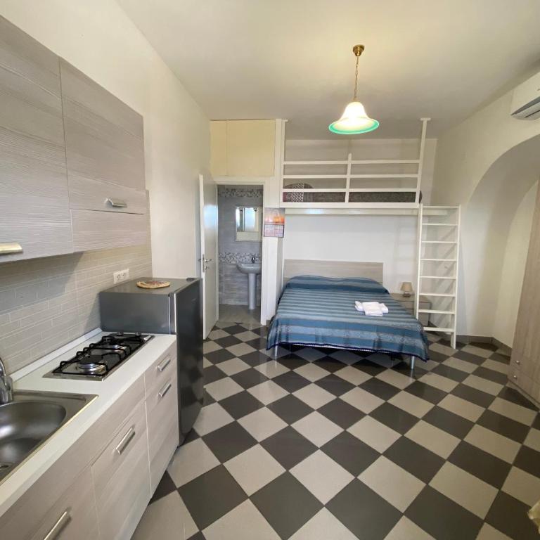 LIPARI by the Port (A) - (Holiday Housing) - Appartamento Monolocale con Vista Mare - 23