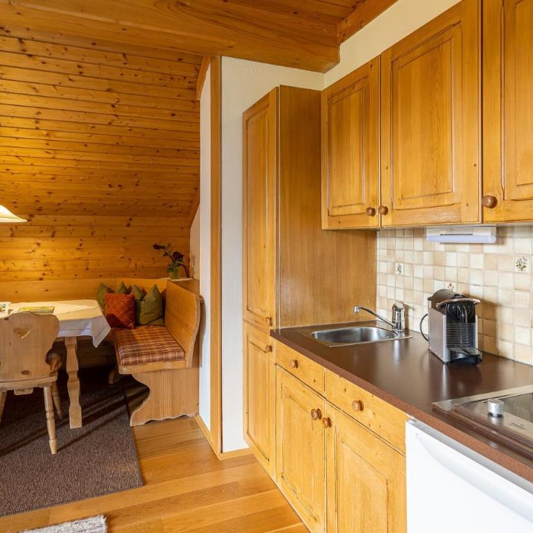 Gasthof-Appartements Sportalm - Großes Apartment mit 2 Schlafzimmern und einem Balkon - 3