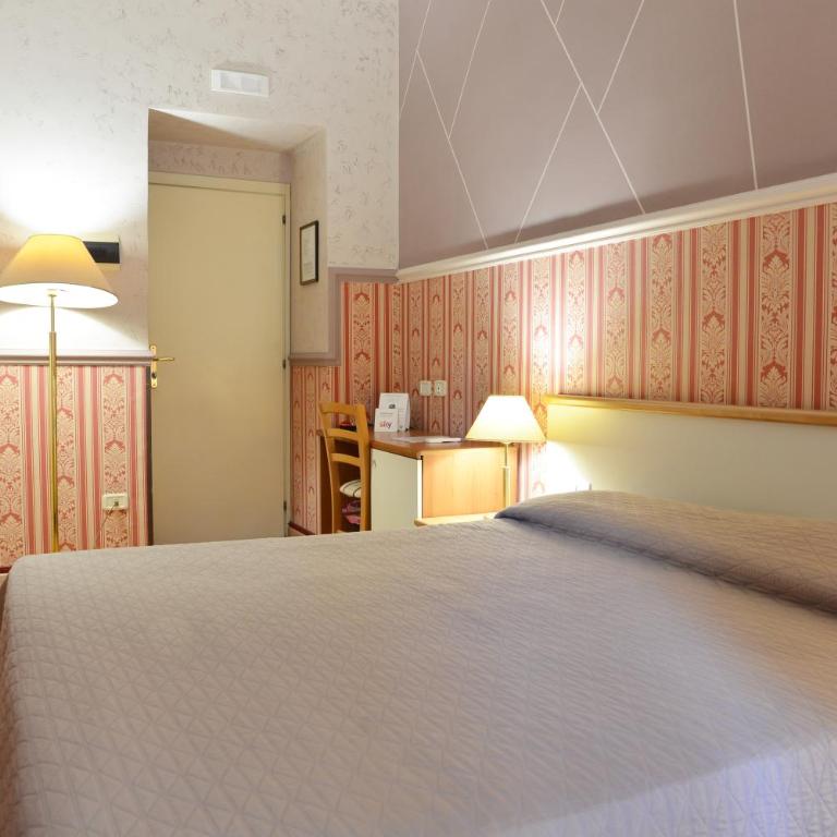 Catania Centro Rooms - Double or Twin Room with Balcony - 6