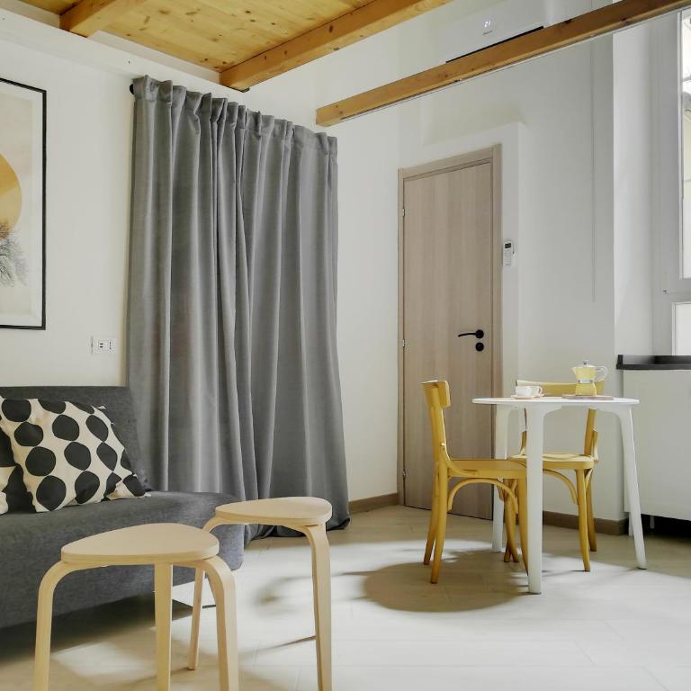 Bed & the City - mini loft urbano - Monolocale su 2 Livelli - 1