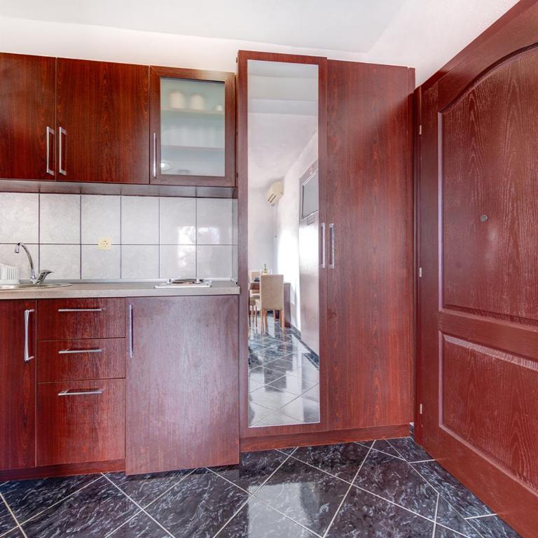 Delfin Apartments - Standardni Trokrevetni Studio - 3