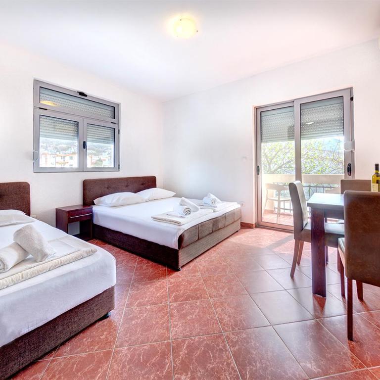 Delfin Apartments - Porodični Studio - 1