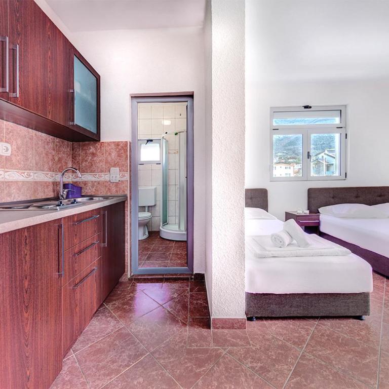 Delfin Apartments - Porodični Studio - 4