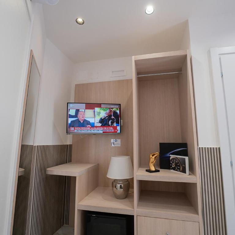 GreRos H. Rooms Napoli Centro by Clapa Group Dislocated Hospitality - Standard Double Room - 11