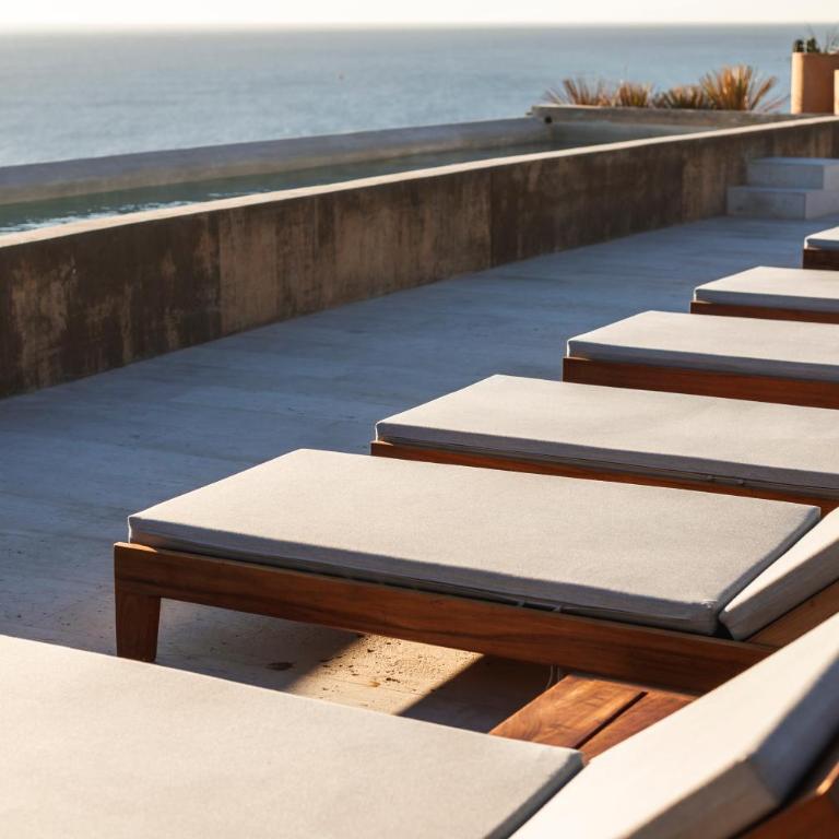 Private Hot Tub - Ocean View - GYM - Free Parking - Three-Bedroom Apartment - 4