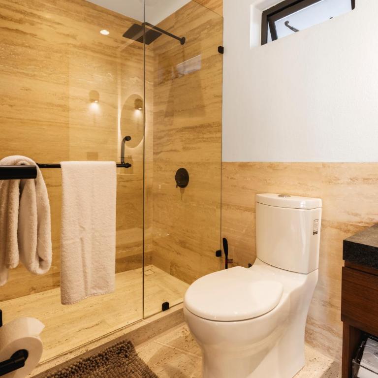 Private Hot Tub - Ocean View - GYM - Free Parking - Three-Bedroom Apartment - 11