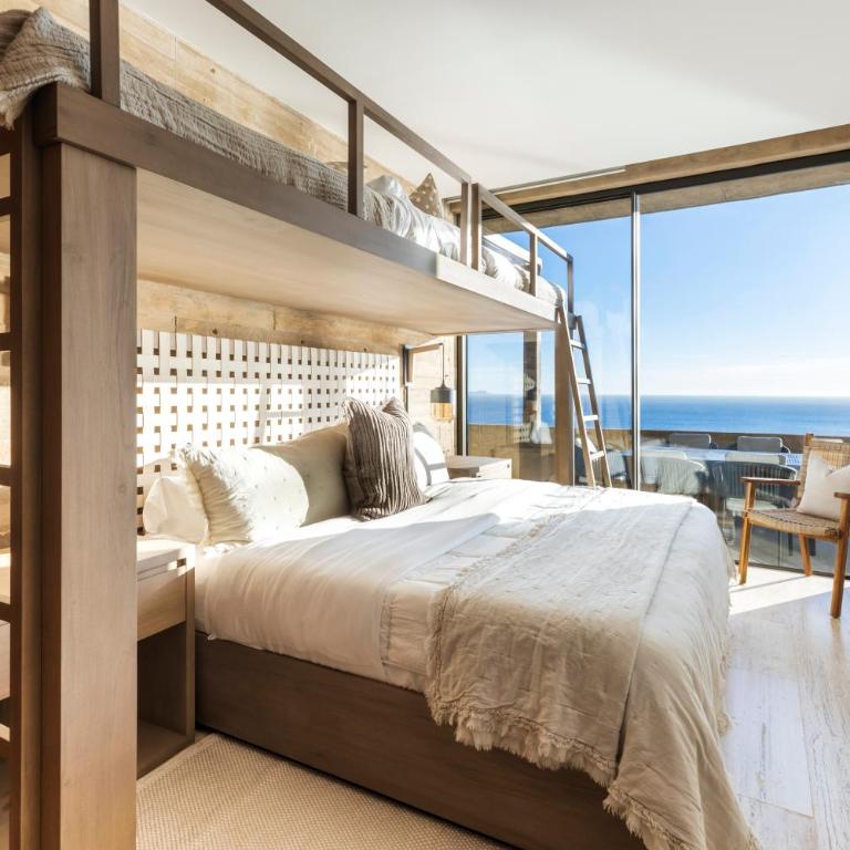 Private Hot Tub - Ocean View - GYM - Free Parking - Three-Bedroom Apartment - 14