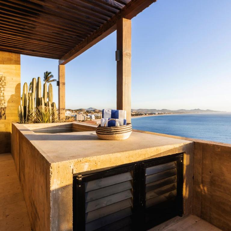 Private Hot Tub - Ocean View - GYM - Free Parking - Three-Bedroom Apartment - 15