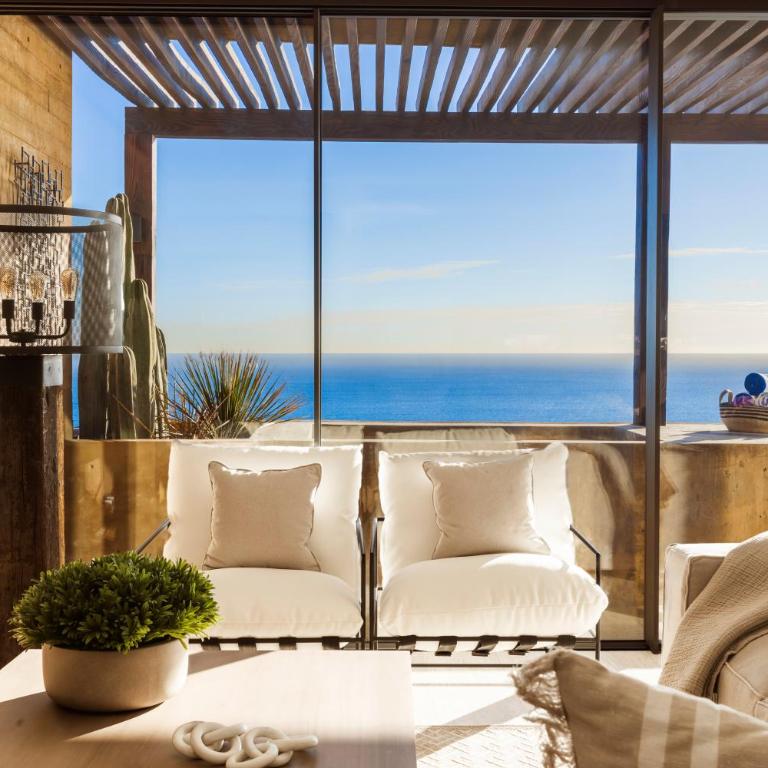 Private Hot Tub - Ocean View - GYM - Free Parking - Three-Bedroom Apartment - 17