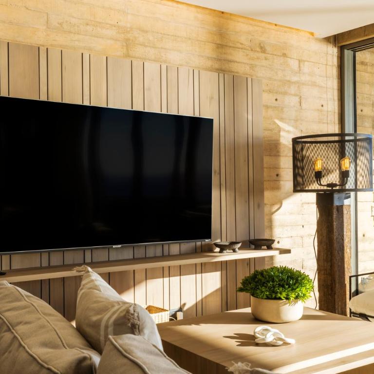 Private Hot Tub - Ocean View - GYM - Free Parking - Three-Bedroom Apartment - 18