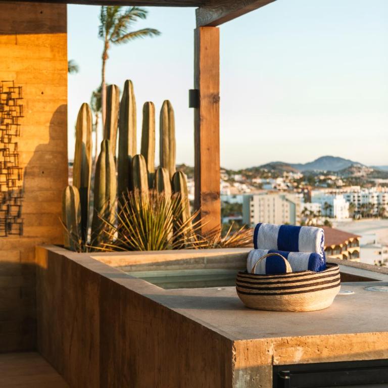 Private Hot Tub - Ocean View - GYM - Free Parking - Three-Bedroom Apartment - 19