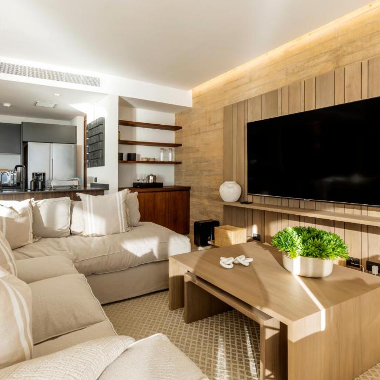 Private Hot Tub - Ocean View - GYM - Free Parking - Three-Bedroom Apartment - 23