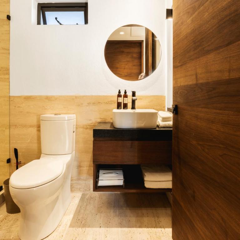 Private Hot Tub - Ocean View - GYM - Free Parking - Three-Bedroom Apartment - 26