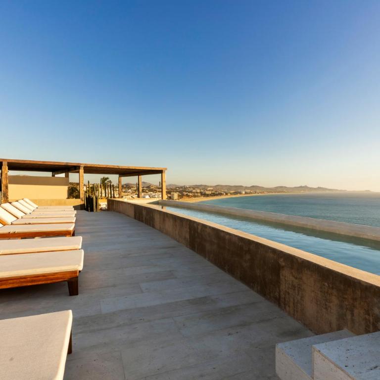 Private Hot Tub - Ocean View - GYM - Free Parking - Three-Bedroom Apartment - 30