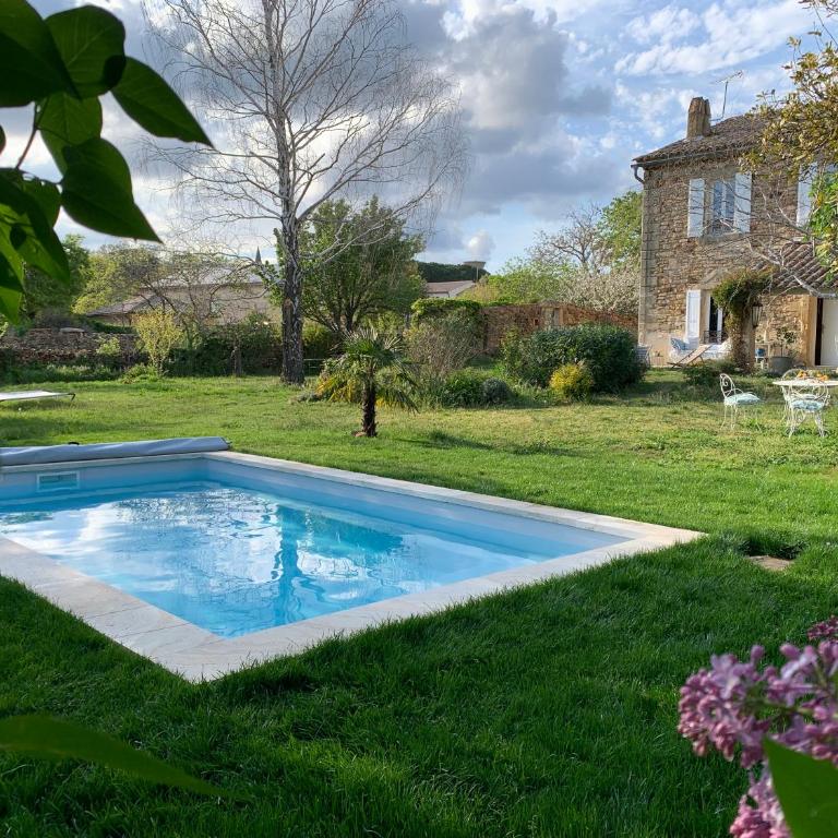 Mas Les Romarins, 10 min d'Uzès, piscine et grand jardin clos, jeux, nid de repos et base pour activités dans le Gard - Villa - Vue sur Jardin - 2