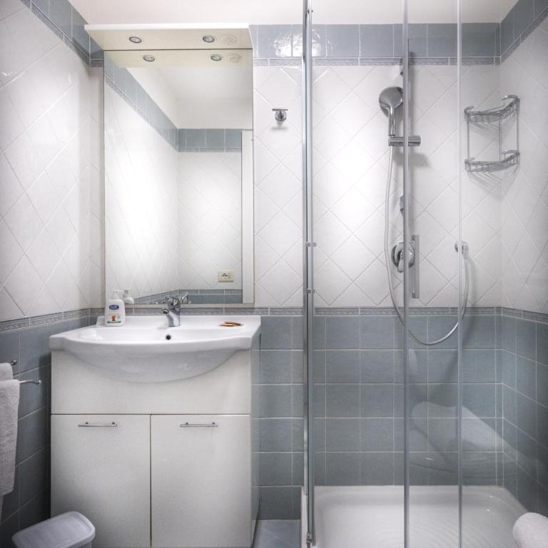 Apartment Giuliani - Three-Bedroom Apartment - 6