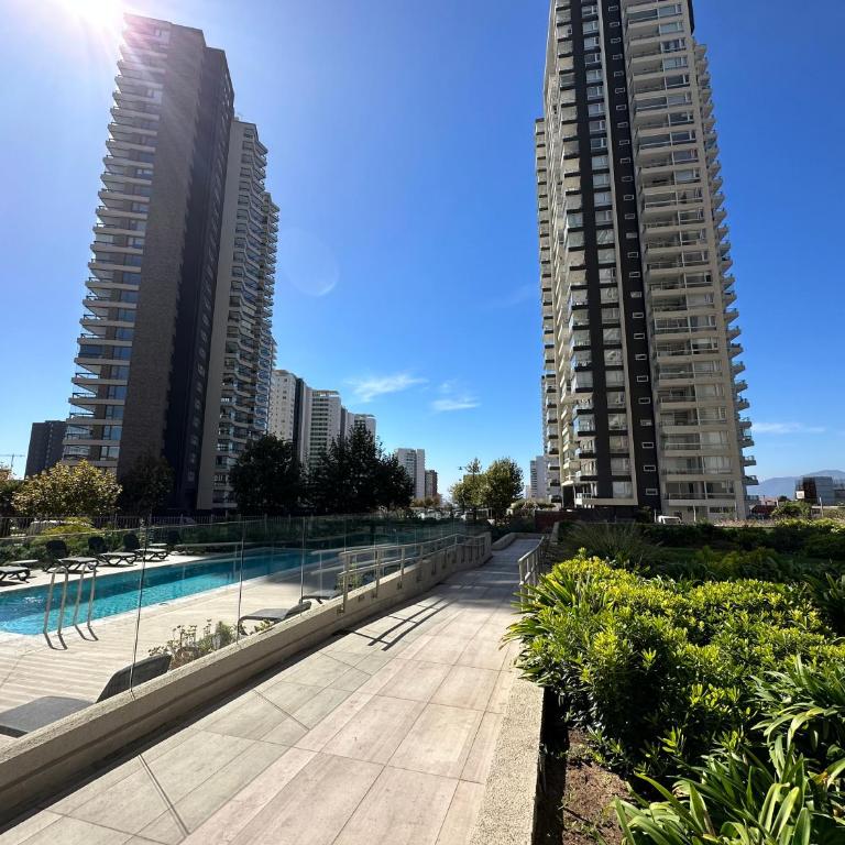Maravilloso Dpto Concon reñaca Nuevo con PISCINA y ESTACIONAMIENTO en edificio ECO COSTAS de CONCON frente a Dunas y al MAR, a pasos del Jumbo con Estacionamiento gratuito techado-check in 24 horas, luminosa vista al mar wifi EN BOSQUESDEMONTEMAR - Apartamento de 1 dormitorio - 4