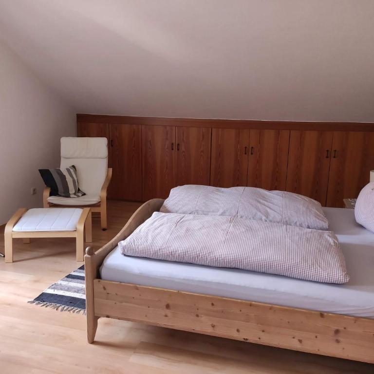 Ferienwohnungen Kral - Apartment mit 2 Schlafzimmern und Balkon - 12
