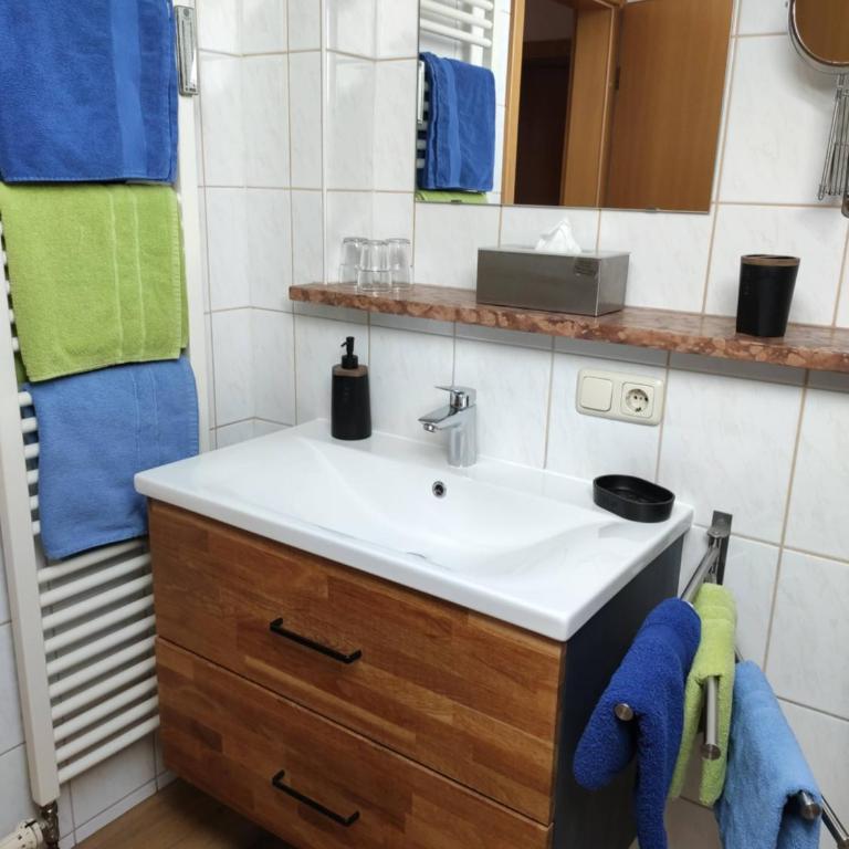 Ferienwohnungen Kral - Apartment mit 2 Schlafzimmern und Balkon - 17
