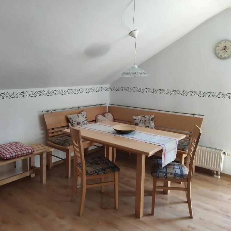 Ferienwohnungen Kral - Apartment mit 2 Schlafzimmern und Balkon - 21