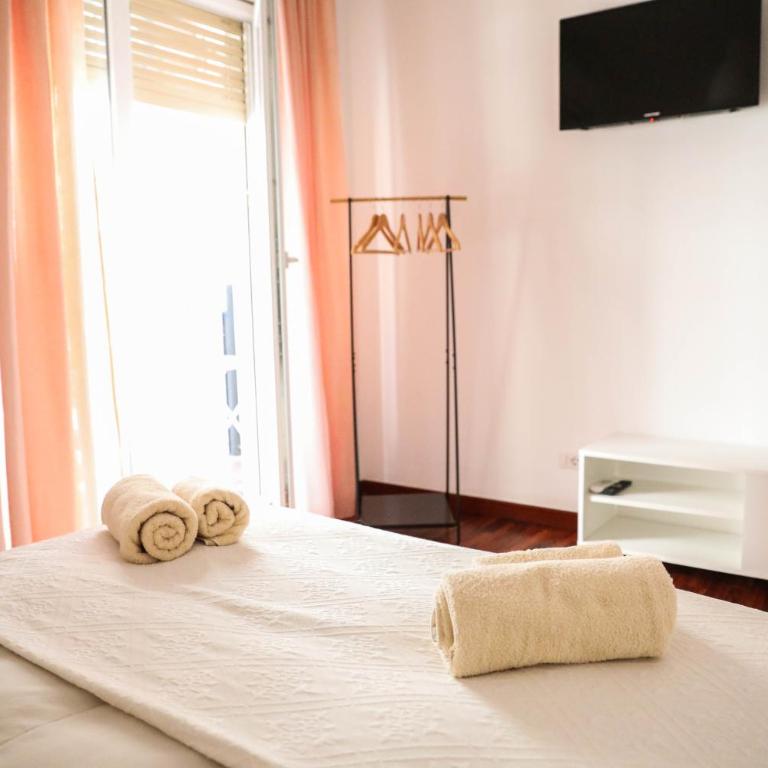 Aura Home rent of rooms with shared kitchen - Double Room with Balcony - 2