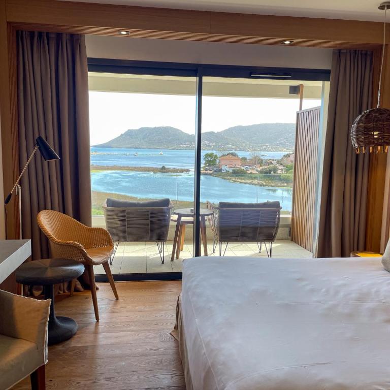 Golden Tulip Porto-Vecchio - Chambre Lit King-Size Supérieure - Vue sur Mer - 6