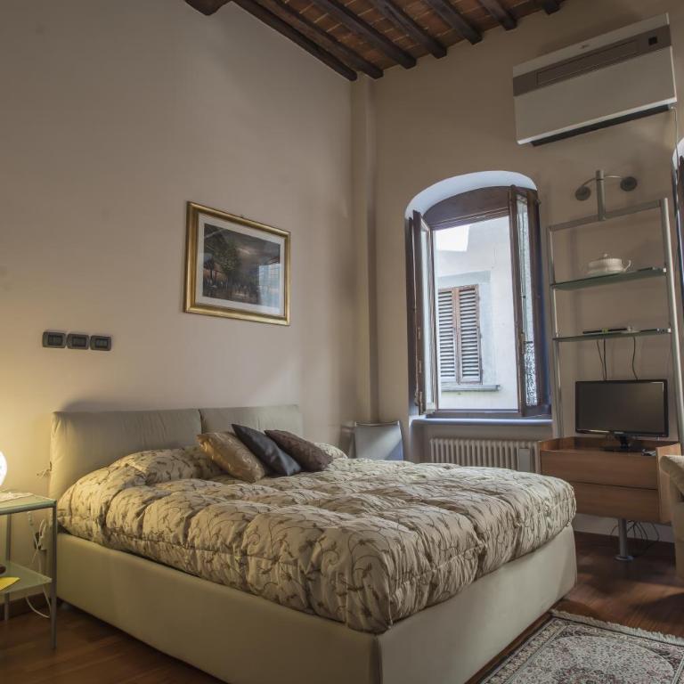 La Corte Del Re Suite & Rooms Arezzo - Junior Suite with City View - 6