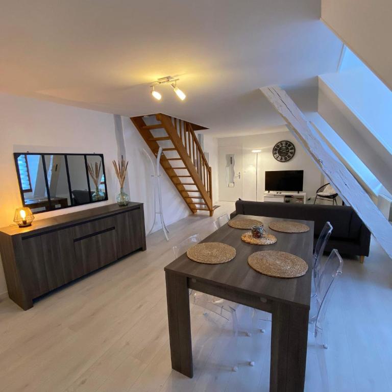 QUAI 65 , 3 pièces sur le port, à 250 m de la rue piétonne et de la mer - Appartement - 1