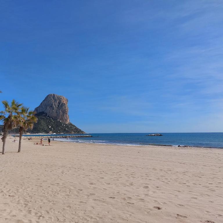 Vistas al mar. Junto a la playa. Garaje y piscina. - Apartamento de 1 dormitorio - 19