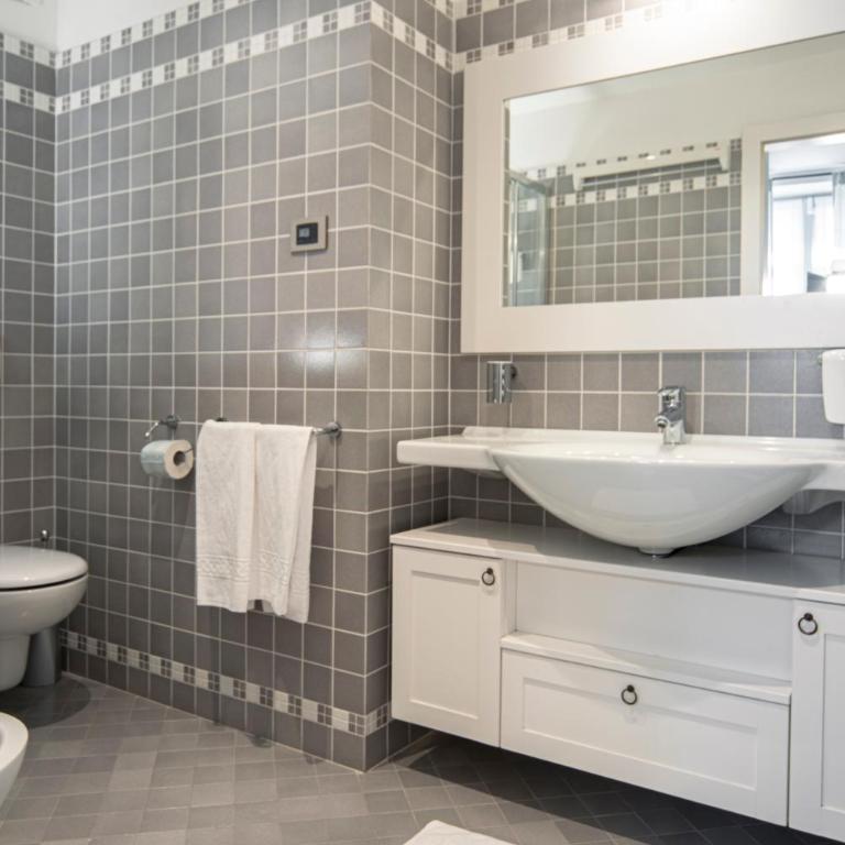 La Canonica Suite Apartments New Location - Camera Matrimoniale con Bagno Privato - 5