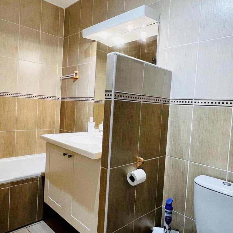 Appartement T2 moderne avec terrasse, parking et accès internet - Cambo-les-Bains - Appartement 1 Chambre - 4