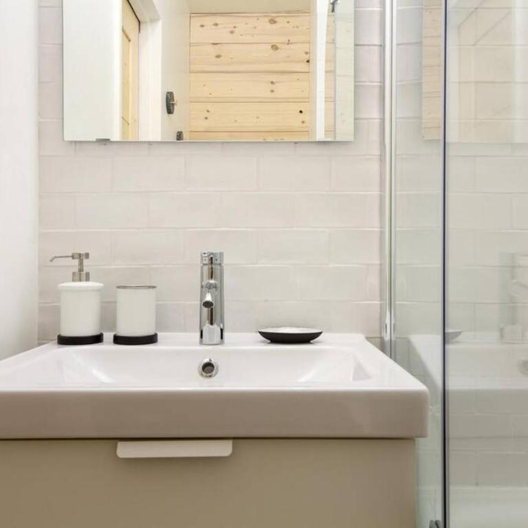 Chailloud - Modern Studio 2pax - Lively Area - TV Wifi - Appartamento con 1 Camera da Letto - 10