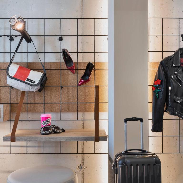 Moxy Munich Ostbahnhof - Zimmer mit Queensize-Bett - 4