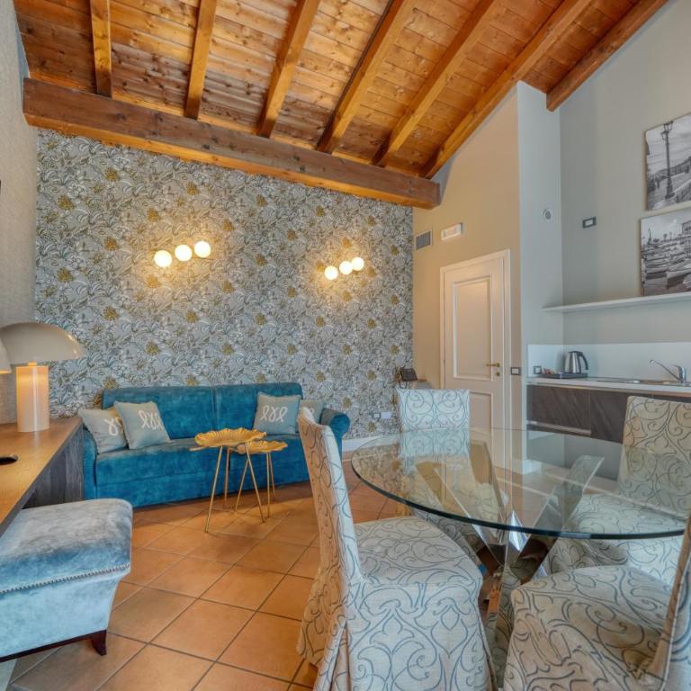 Palazzo della Scala Hotel - Luxury Suites & Spa - Large Two-Bedroom Suite with Balcony and Lake View - 15