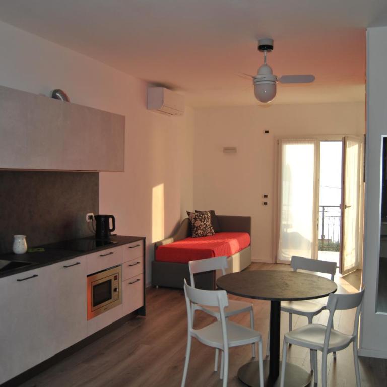 Hotel Casa Gagliardi - Junior Suite with Balcony and Lake View and Kitchenette - 1