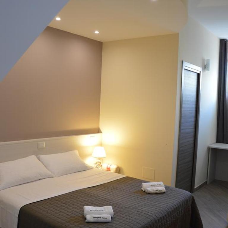 B&B President's Home - Camera Matrimoniale/Doppia con Letti Singoli con Letto Supplementare - 24