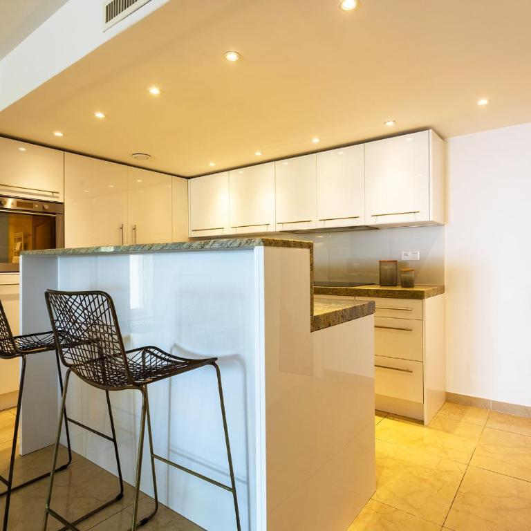 EZE VISTA AP4328 By Riviera Holiday Homes - Apartment with Sea View - 12