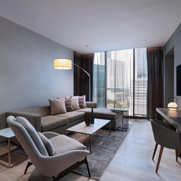 AC Hotel by Marriott Monterrey Valle - Junior King Suite - 2
