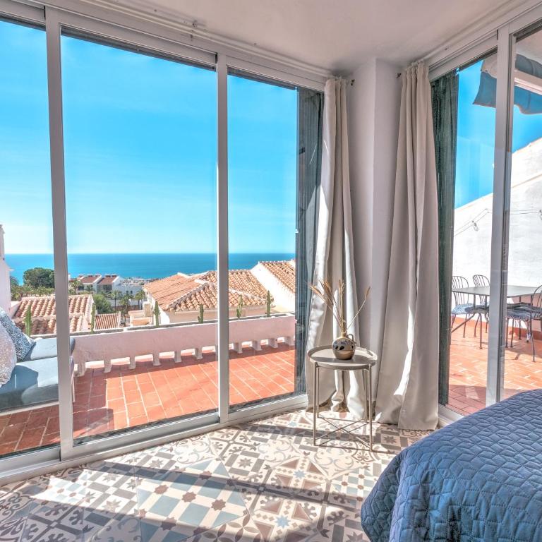 Newly renovated apartment in Nerja with huge pool - Apartamento de 2 dormitorios - 12