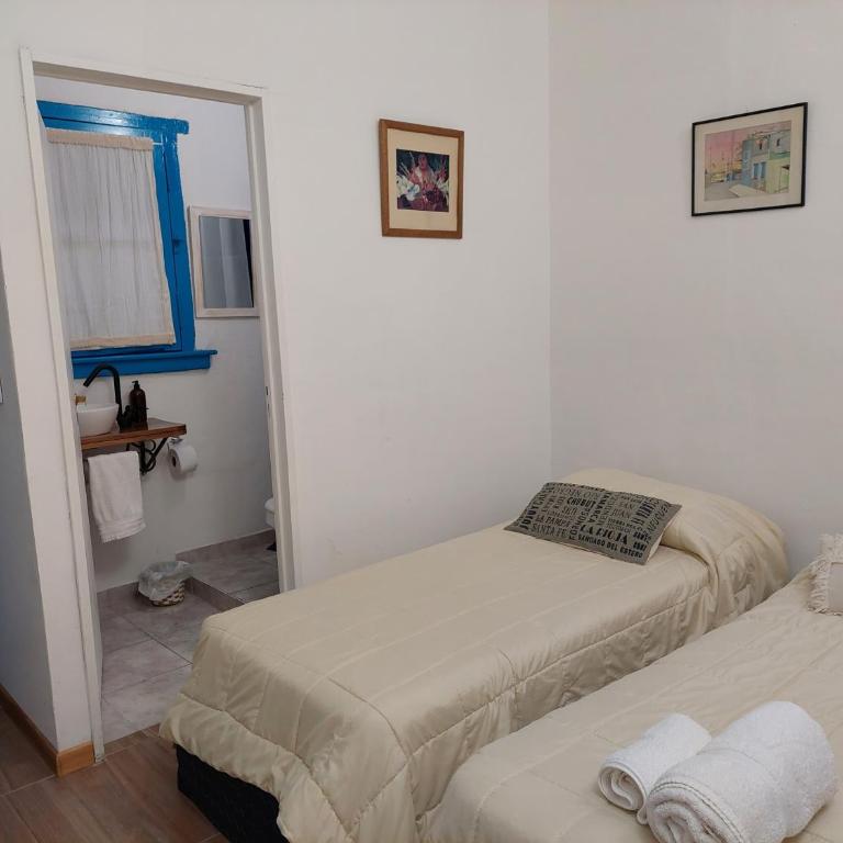 Aristobulo - Habitación Doble con baño privado - 2 camas - 2