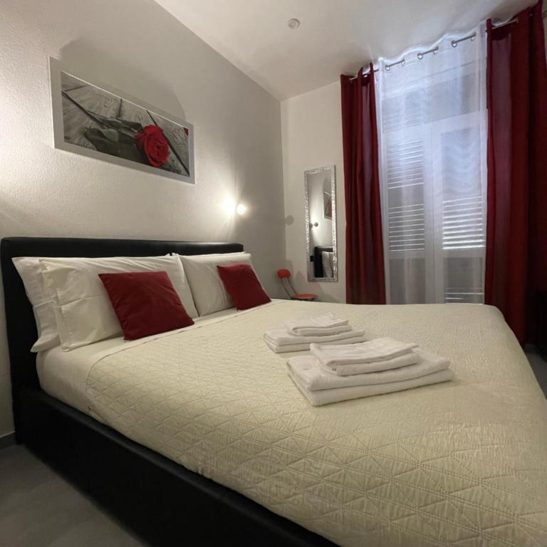 LE CAMERE DI OLTI - King Room with Balcony - 8