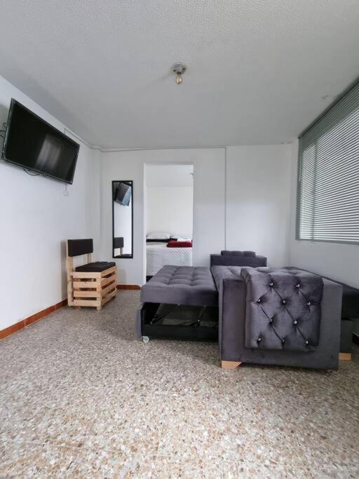 Aparta estudio bonito, independiente bien ubicado - Apartamento de 1 dormitorio - 10