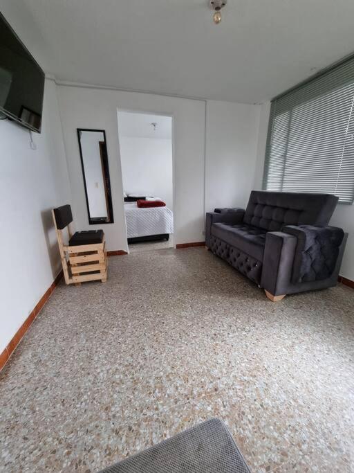 Aparta estudio bonito, independiente bien ubicado - Apartamento de 1 dormitorio - 21