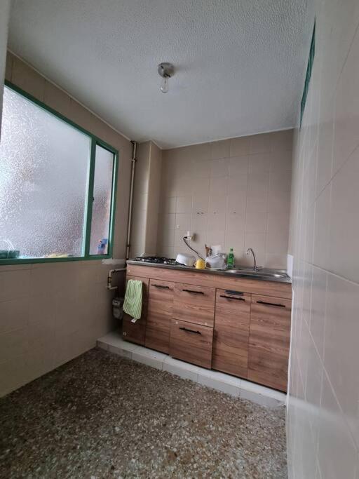 Aparta estudio bonito, independiente bien ubicado - Apartamento de 1 dormitorio - 25